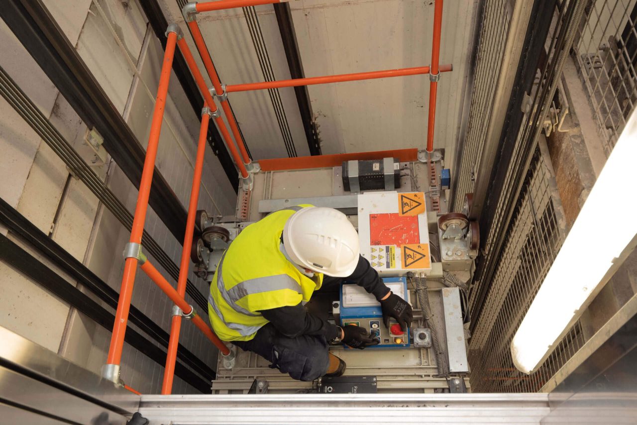Jasa-Perawatan-Rutin-Lift-Hotel-1280x854.jpg
