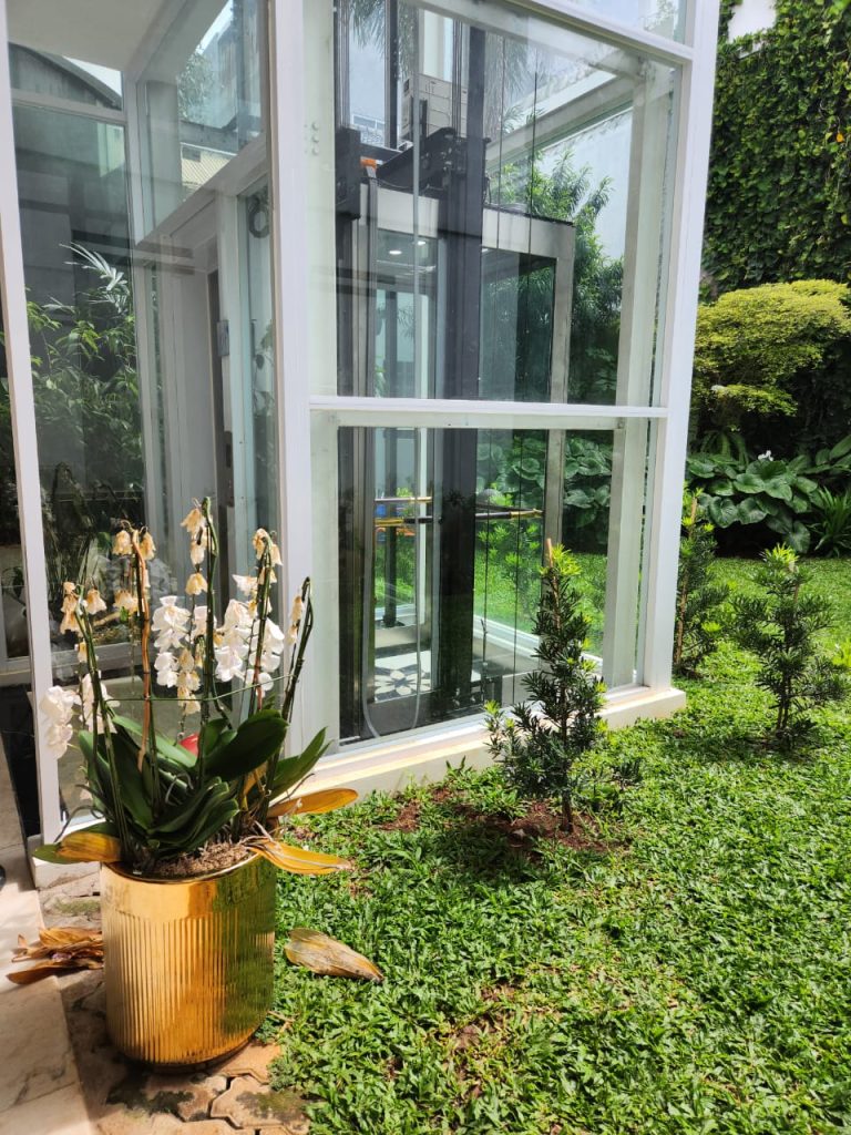 Harga Lift Rumah Mewah Artis